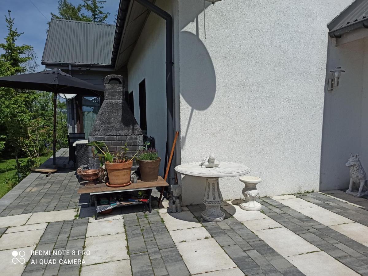 Villa Dom Z Ogrodem à Laka  Extérieur photo
